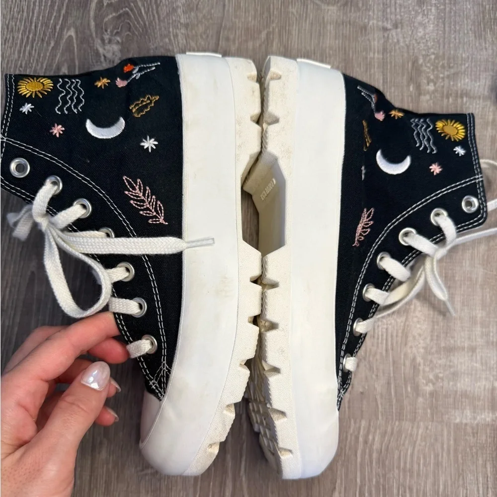 Converse 'It's Okay To Wander” Embroidered Lugged High Platform Shoes Size 7.5